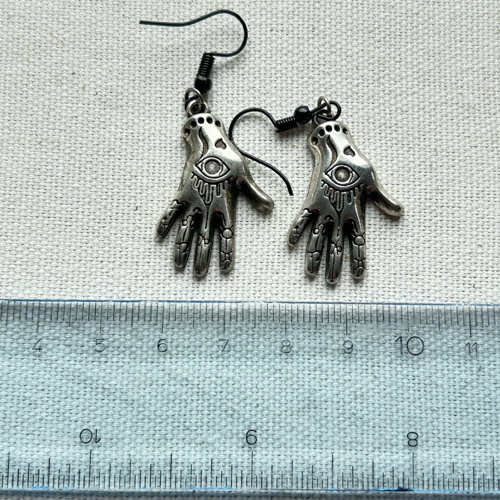 SPOOKY HALLOWEEN DROP 🎃💀🩷 Earrings 2 for 20$!!! - Picture 4 of 4